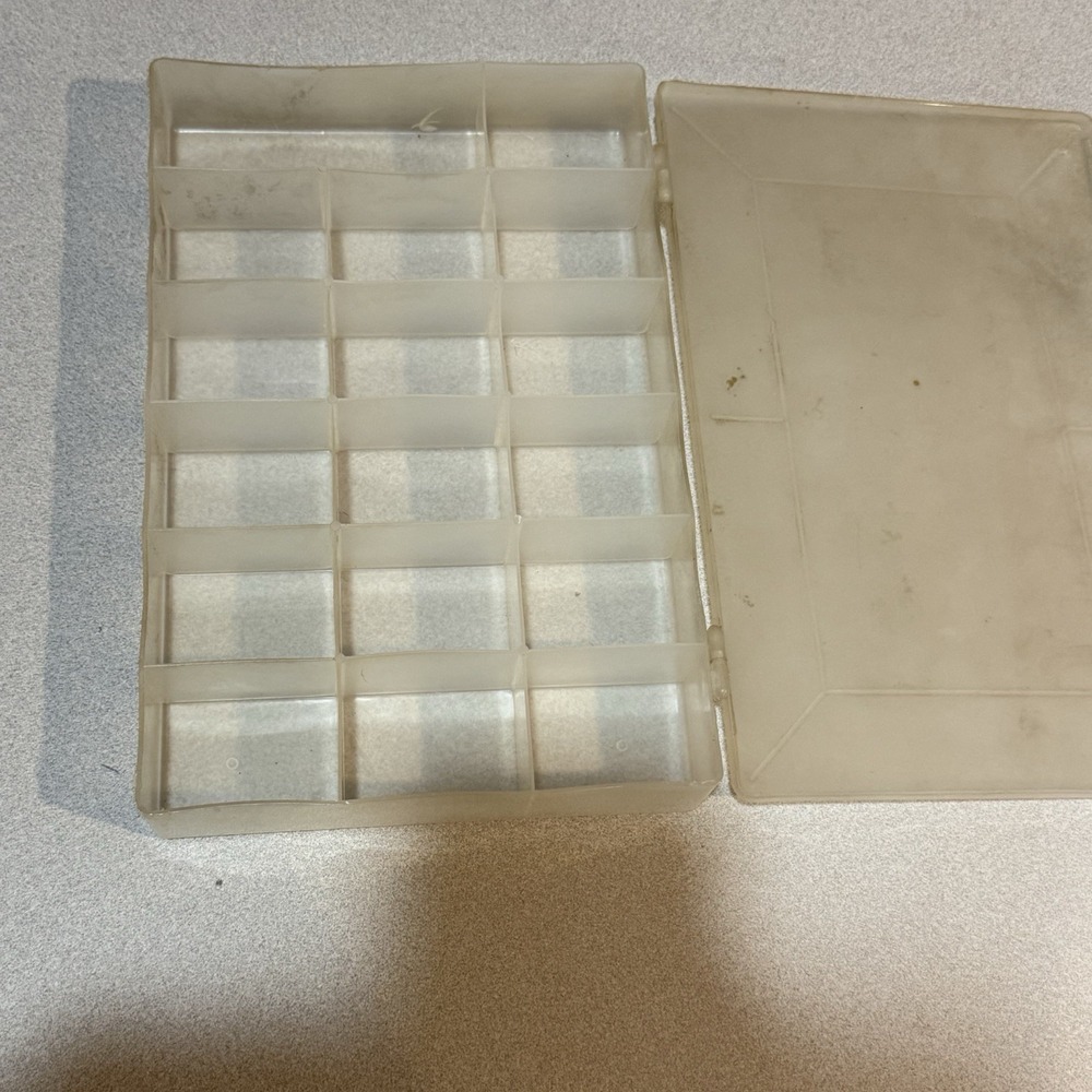 Plastic Grid‎ Craft Organizer Box 17 Compartments Vintage